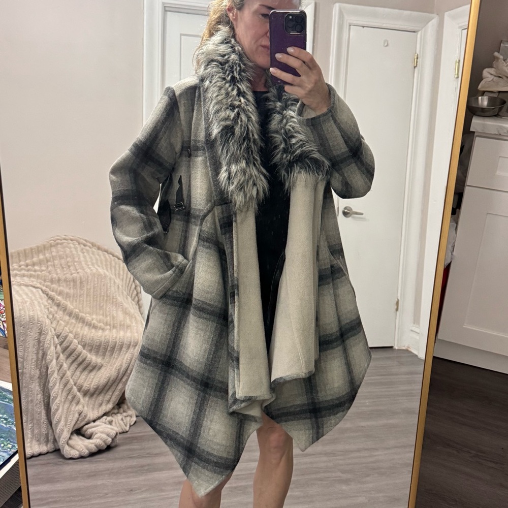 Nicholas K Designer Wool Blend Plaid Asymmetrical Coat with Faux Fur Collar (M) - Picture 12 of 13